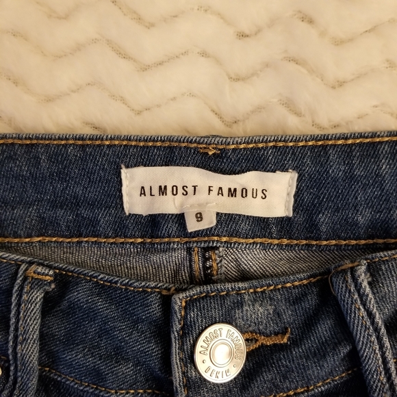 Almost Famous Blue Distressed Jeans With Hole SIZE 9. - Picture 14 of 15
